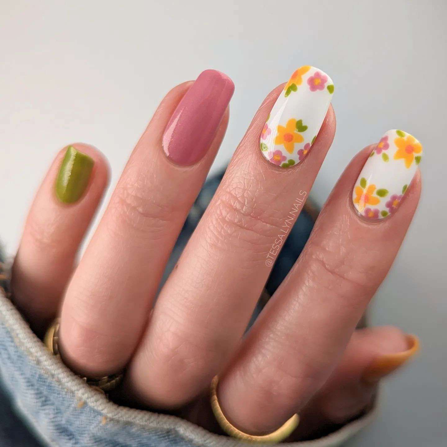 100+ Prettiest Fall Nail Designs And Ideas To Try In 2022 images 3