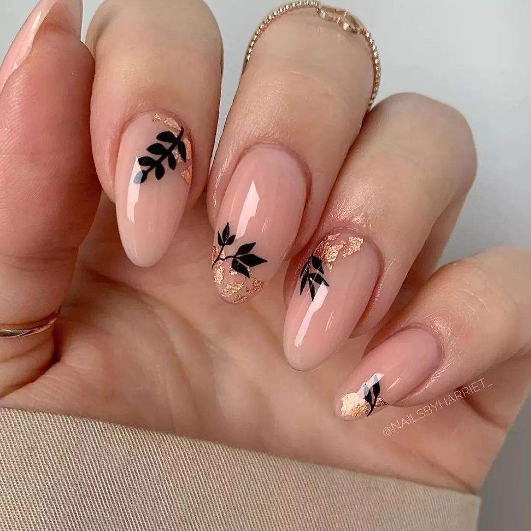100+ Prettiest Fall Nail Designs And Ideas To Try In 2022 images 27