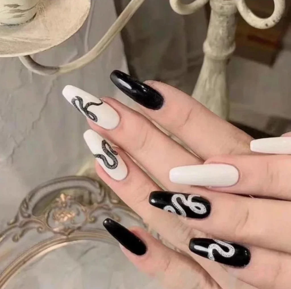 70+ Cool Halloween Nail Ideas Of 2022 images 44