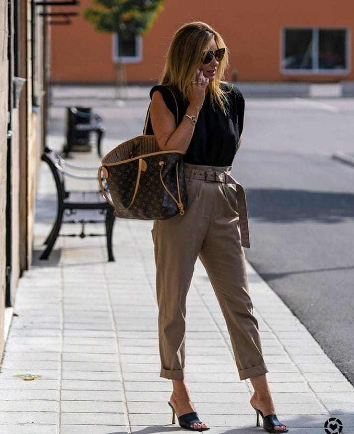 Best Women Fall Street Style Inspiration For 2021 images 22