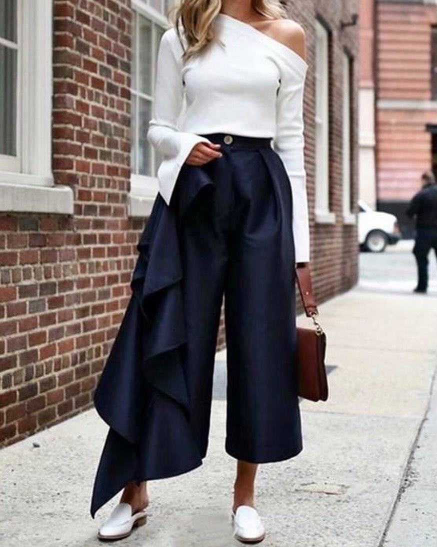Best Women Fall Street Style Inspiration For 2021 images 37