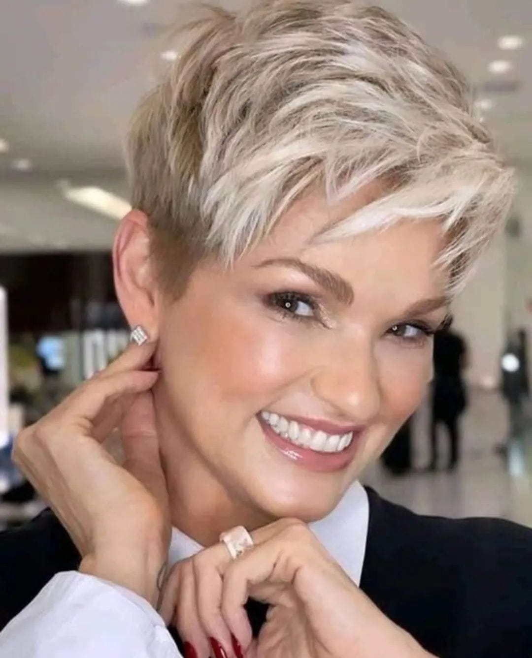 Hottest Short Haircuts For Women images 103