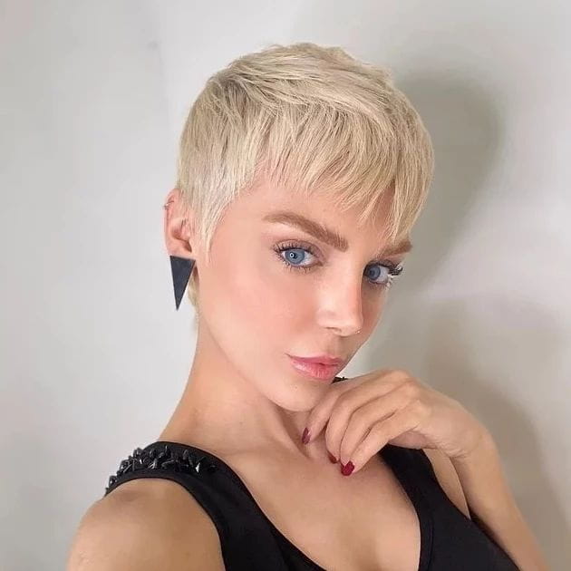 Hottest Short Haircuts For Women images 109